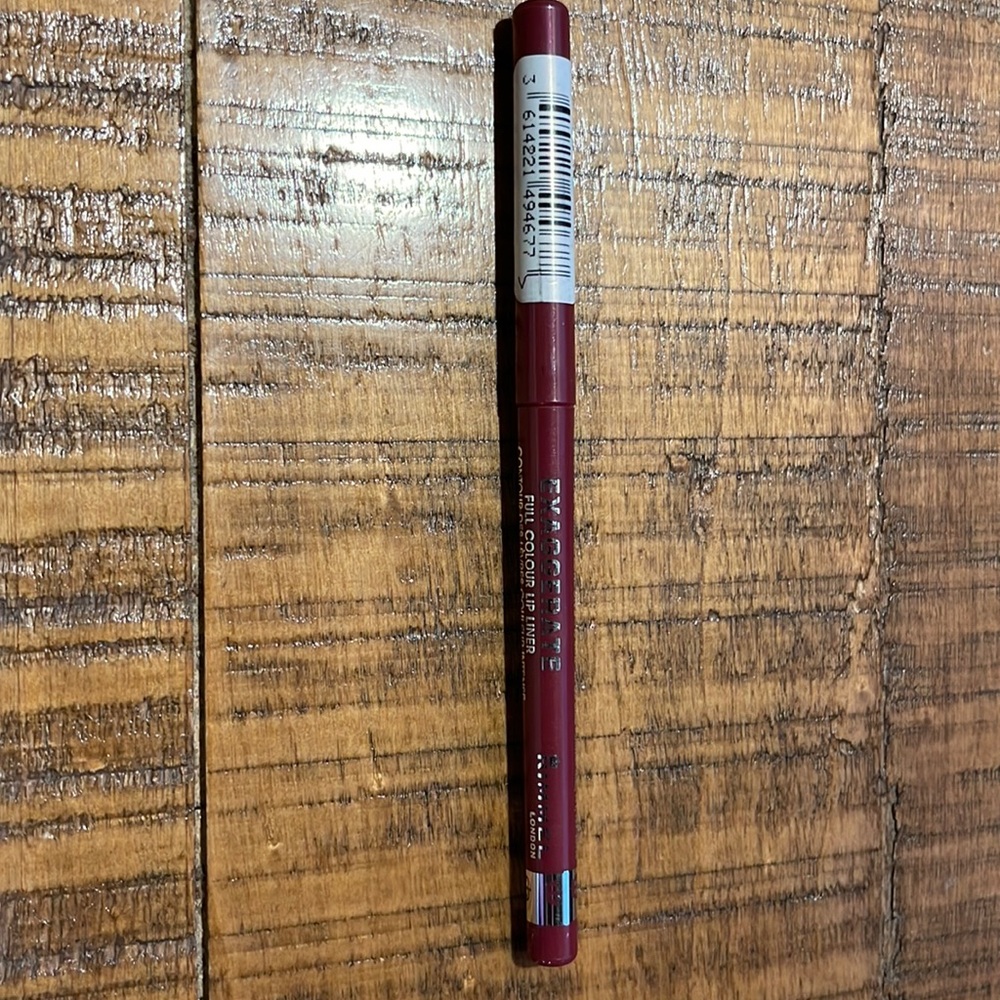 Rimmel Exaggerate Lipliner in “under my spell”
